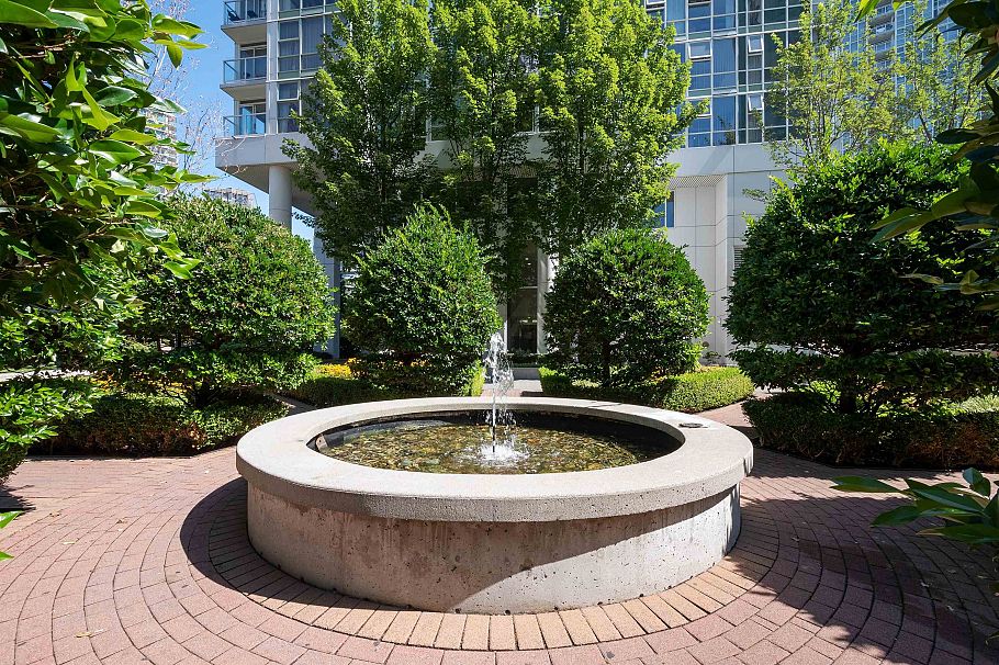 2105 193 Aquarius Mews Vancouver, BC - 25