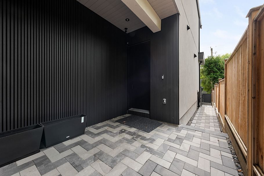 2 3232 W 38th Avenue Vancouver, BC - 24