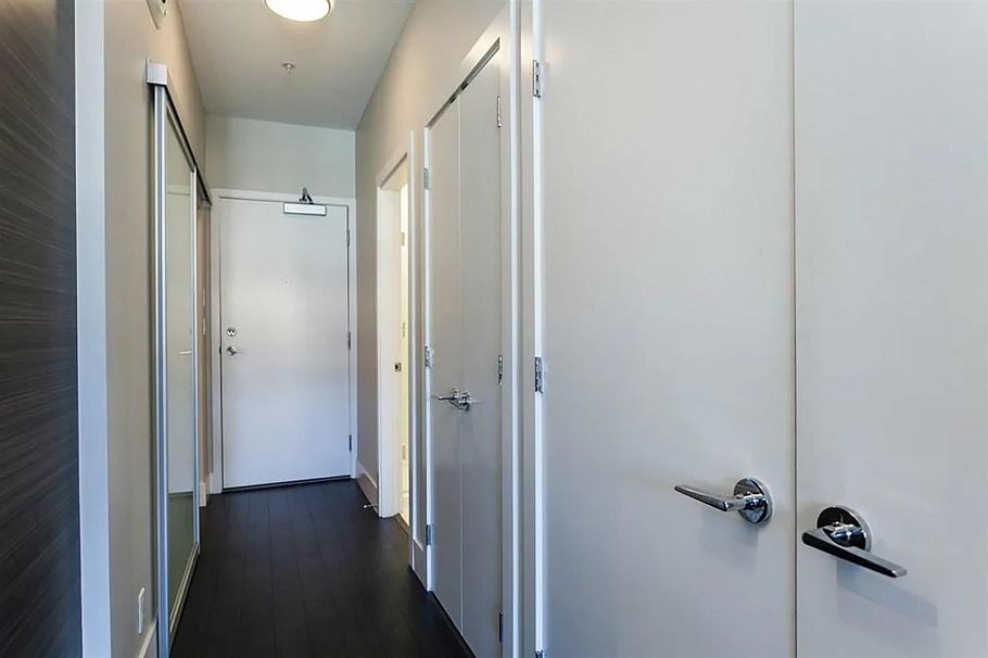 219 3606 Aldercrest Drive North Vancouver, BC - 6