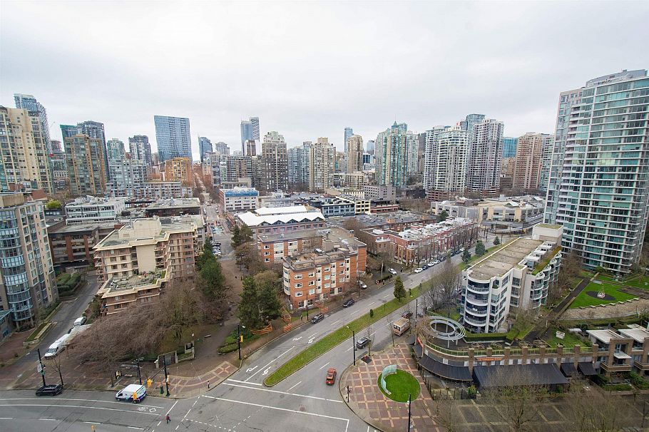 2105 193 Aquarius Mews Vancouver, BC - 3