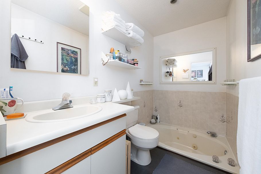 3645 W 17th Avenue Vancouver, BC - 20