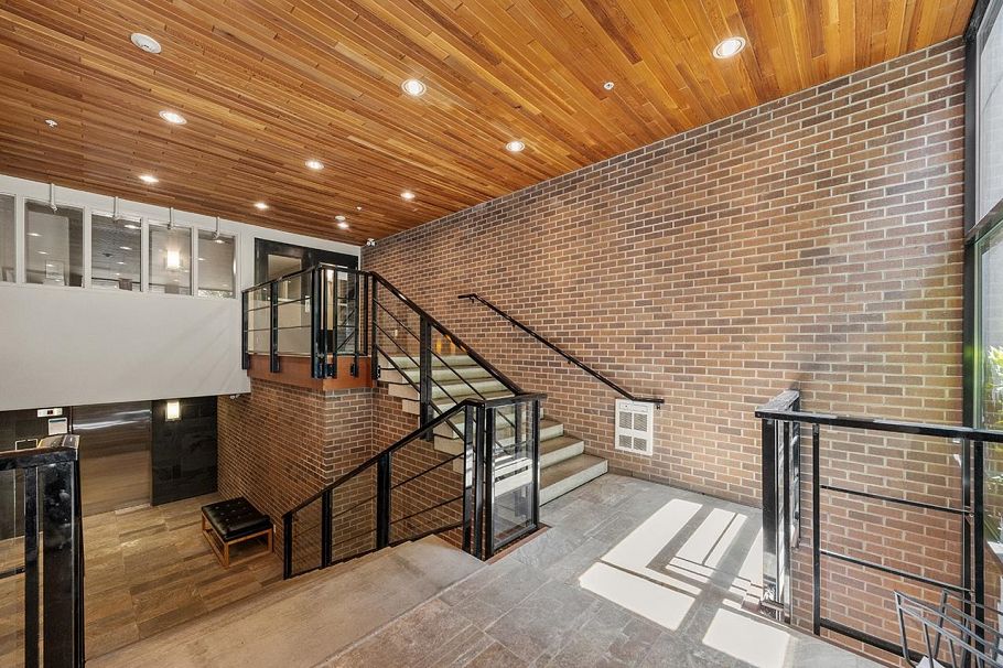 204 6333 Larkin Drive Vancouver, BC - 3