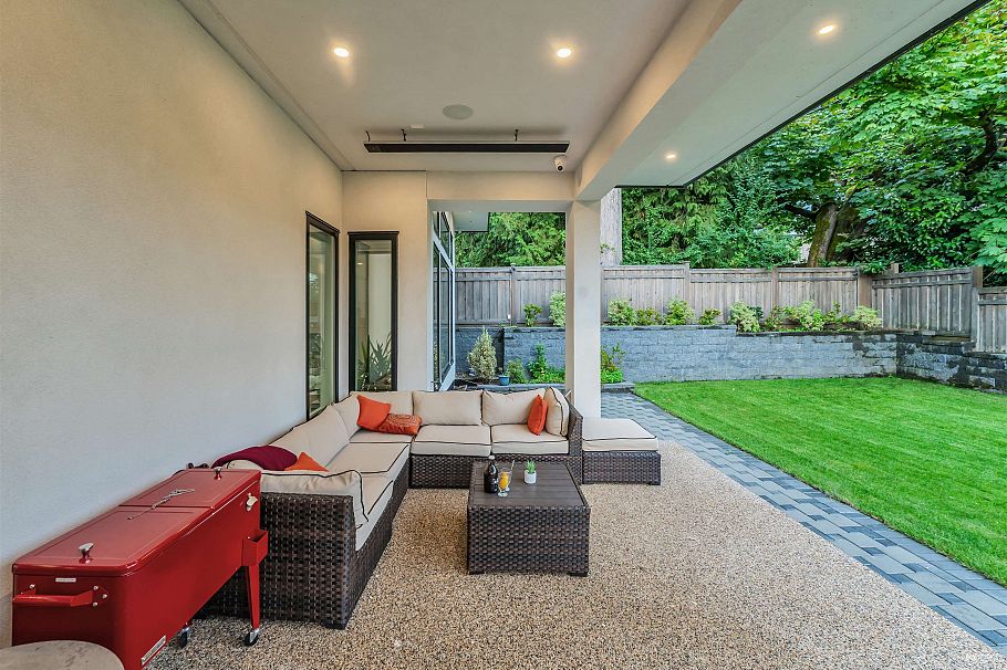 929 Canyon Boulevard North Vancouver, BC - 31