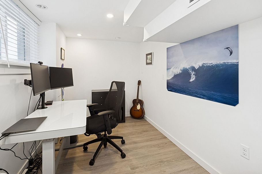 506 Tempe Crescent North Vancouver, BC - 32