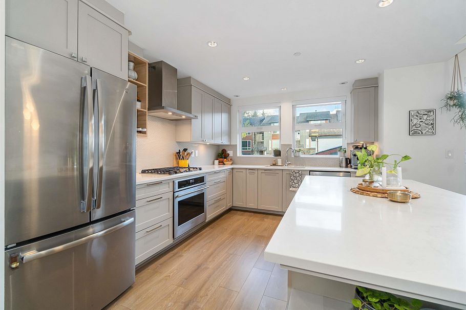 8 856 Orwell Street Vancouver, BC - 5