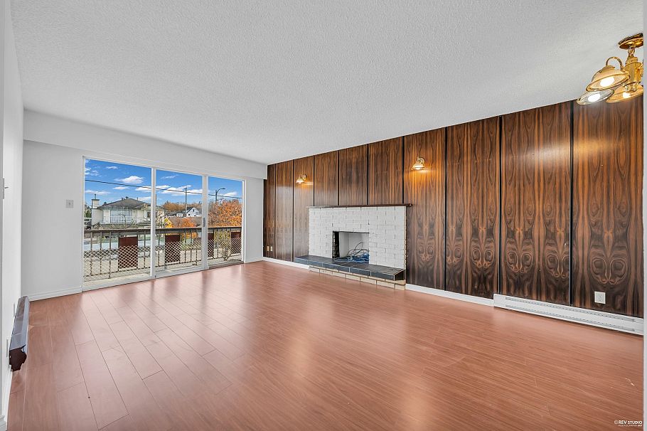 7511 Main Street Vancouver, BC - 2