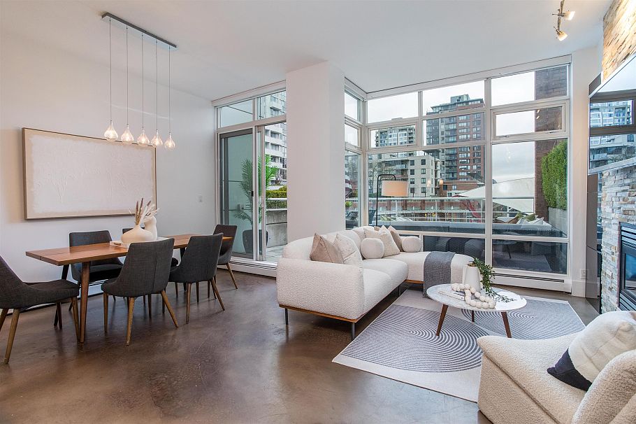 THA 1199 Marinaside Crescent Vancouver, BC - 1