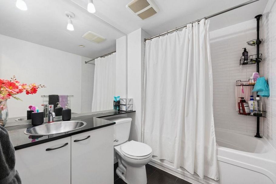 2205 111 W Georgia Street Vancouver, BC - 17