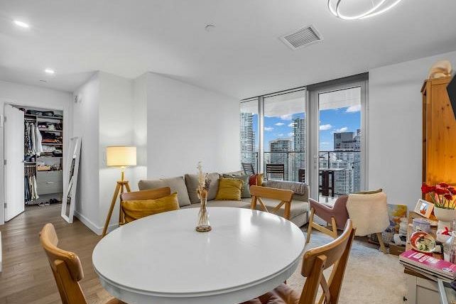 3010 1480 Howe Street Vancouver, BC - 2