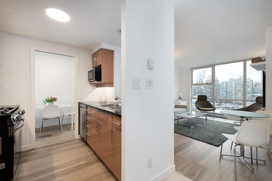 2105 193 Aquarius Mews Vancouver, BC - 6