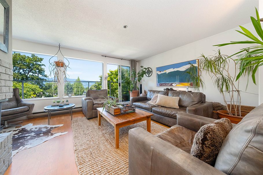 3645 W 17th Avenue Vancouver, BC - 9