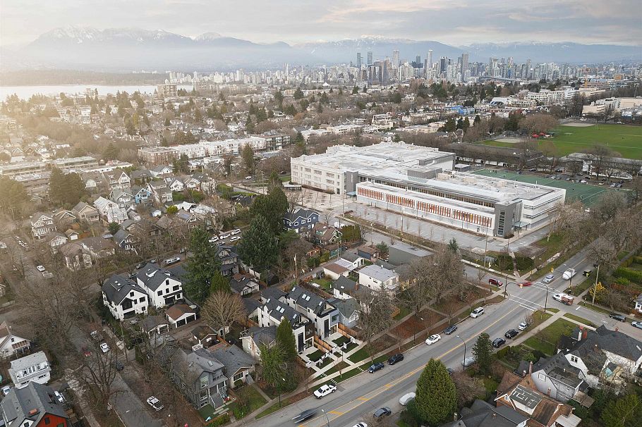 1 2637 W 12th Avenue Vancouver, BC - 39