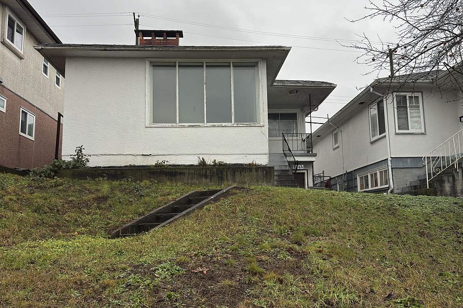 7654 Fraser Street Vancouver, BC - 1