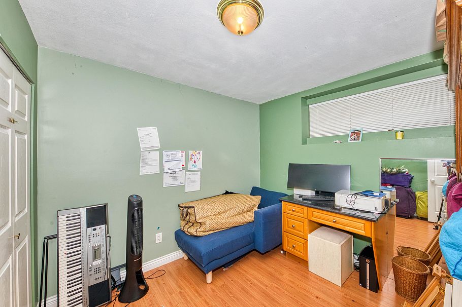 826 E 13th Street North Vancouver, BC - 34