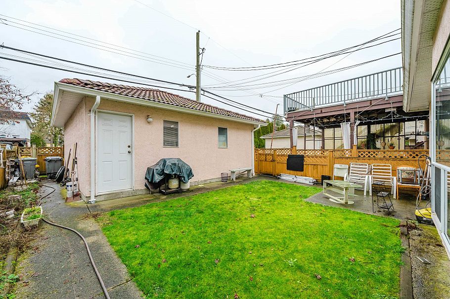 557 E 44th Avenue Vancouver, BC - 25