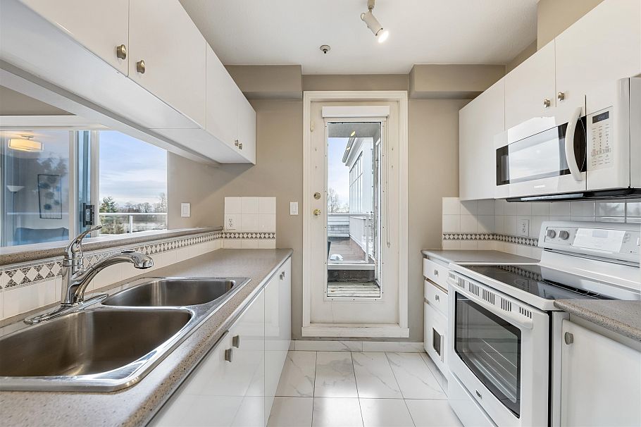 407 8460 Jellicoe Street Vancouver, BC - 4