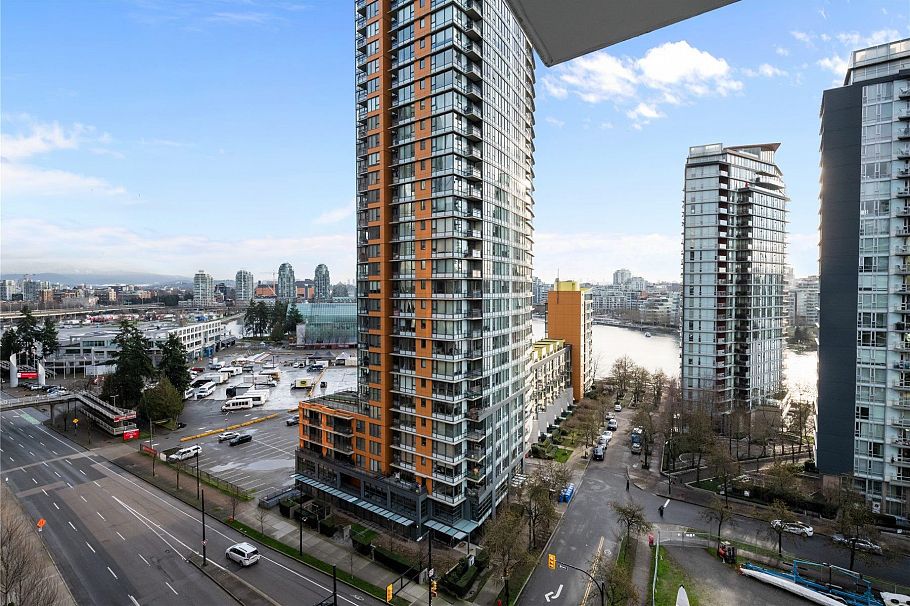 1256 38 Smithe Street Vancouver, BC - 11