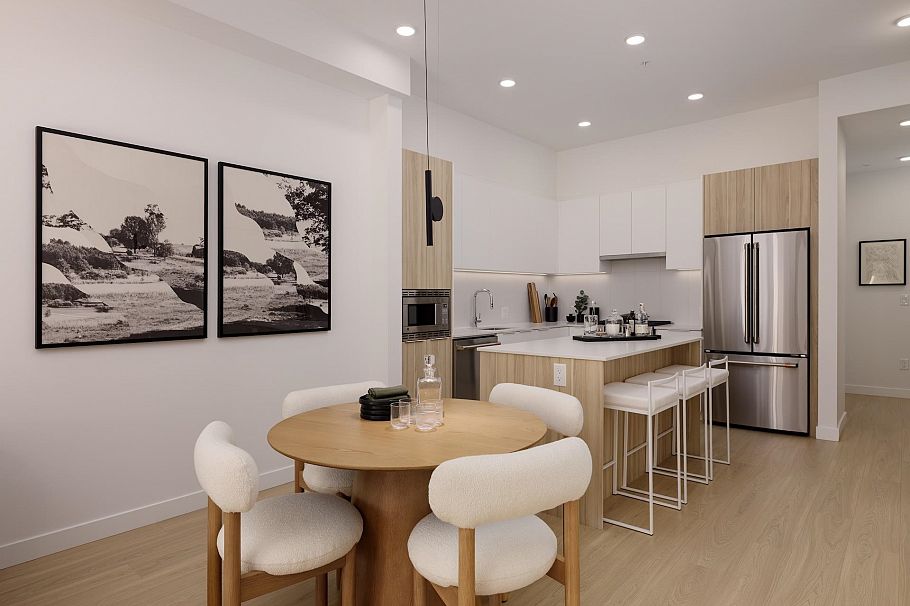 204 2450 Garden Drive Vancouver, BC - 2