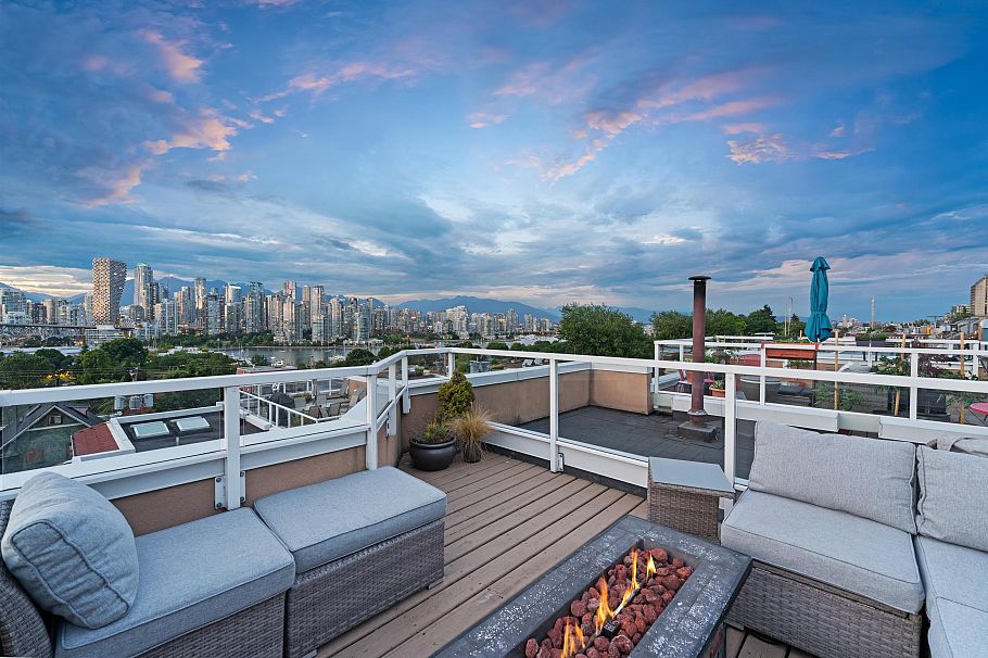 F 1244 W 7th Avenue Vancouver, BC - 30