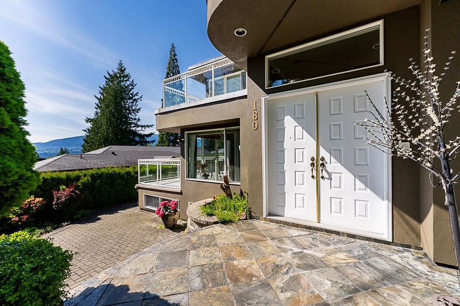 180 W Osborne Road North Vancouver, BC - 4