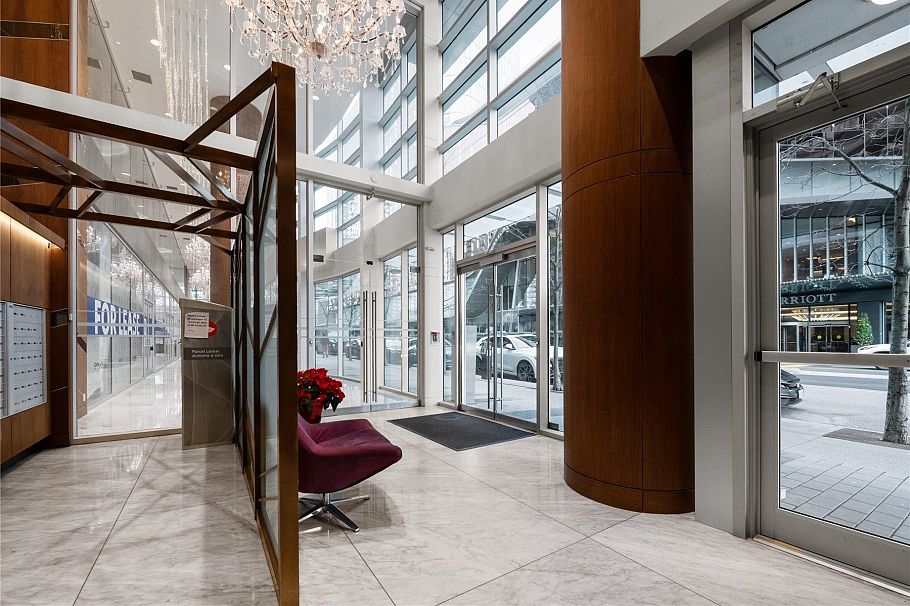 1256 38 Smithe Street Vancouver, BC - 2