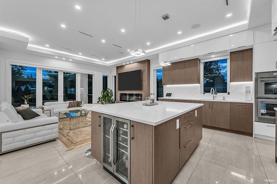 929 Canyon Boulevard North Vancouver, BC - 8