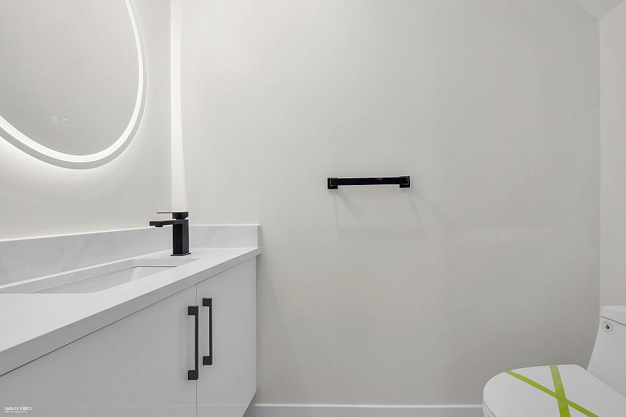 1 1577 E 58th Avenue Vancouver, BC - 9