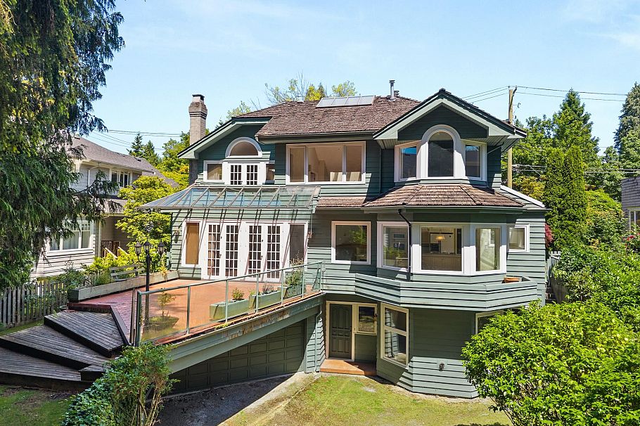 3470 W 43rd Avenue Vancouver, BC - 1