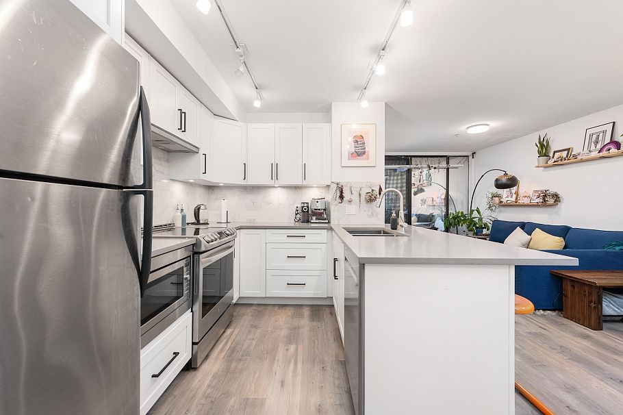 217 2150 E Hastings Street Vancouver, BC - 6