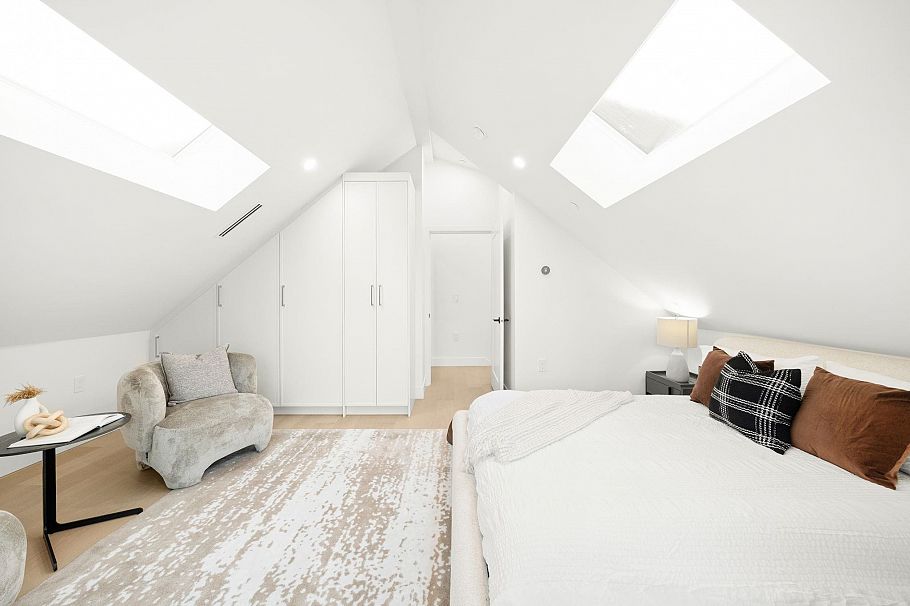 2965 Glen Drive Vancouver, BC - 27