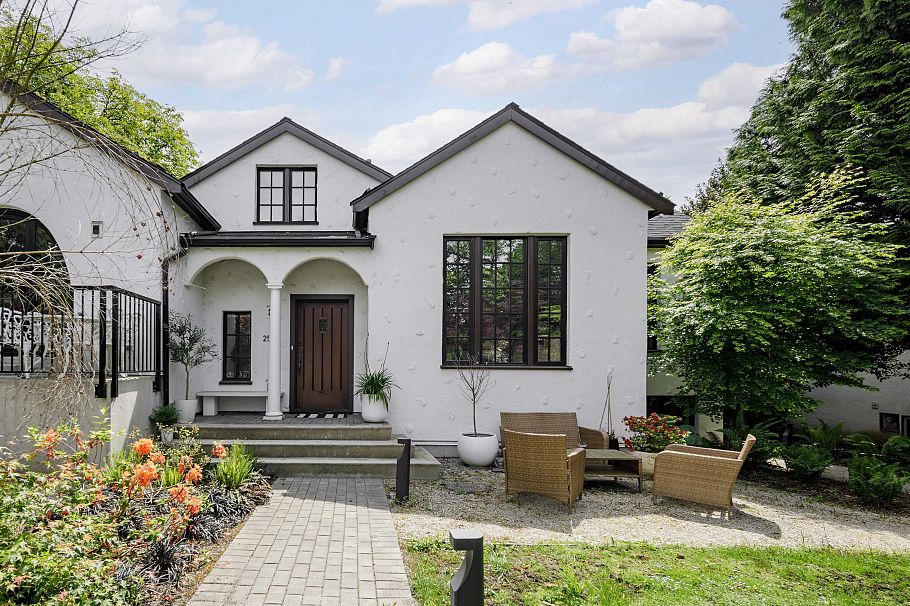 2502 W 33rd Avenue Vancouver, BC - 1