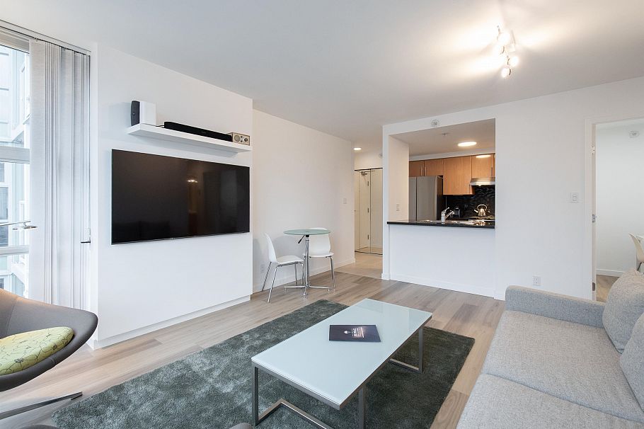 2105 193 Aquarius Mews Vancouver, BC - 11