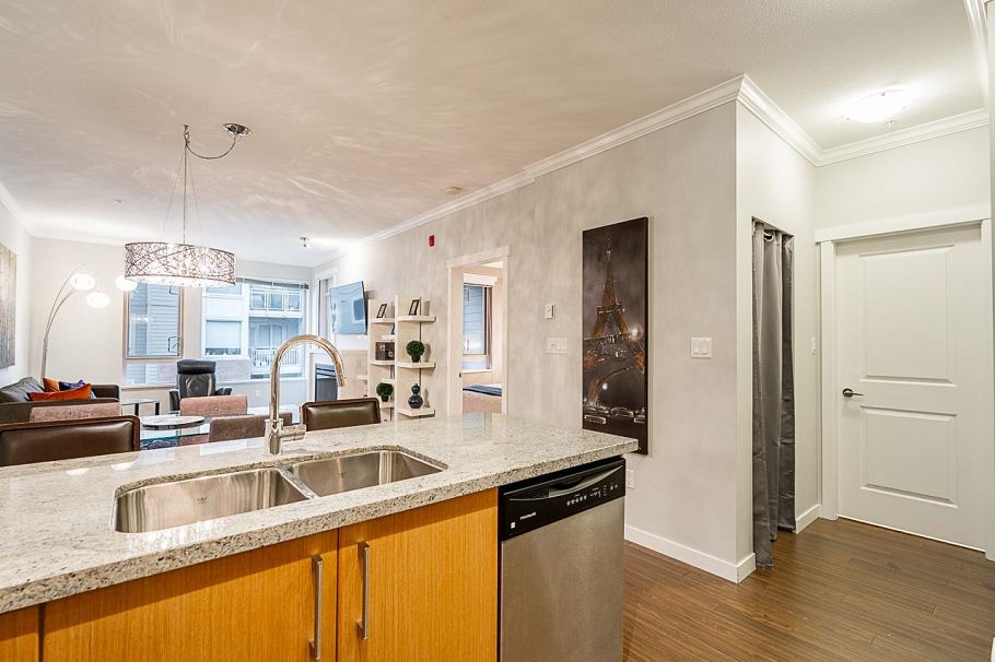 403 139 W 22nd Street North Vancouver, BC - 4