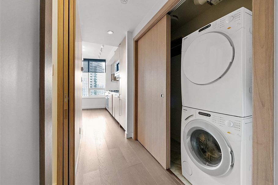 1256 38 Smithe Street Vancouver, BC - 17