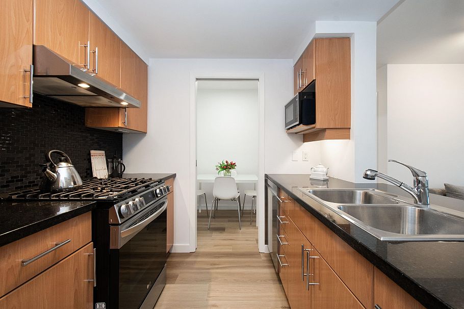 2105 193 Aquarius Mews Vancouver, BC - 14