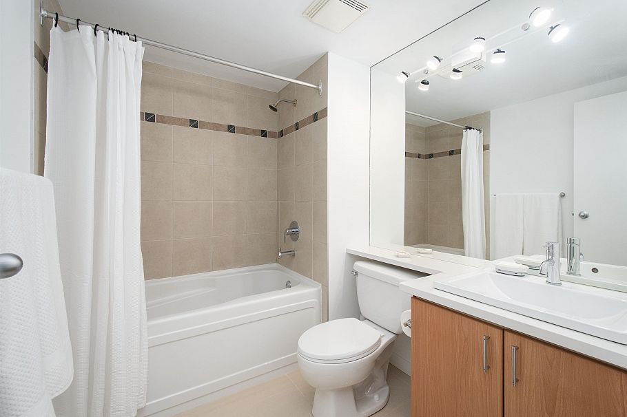 2105 193 Aquarius Mews Vancouver, BC - 17