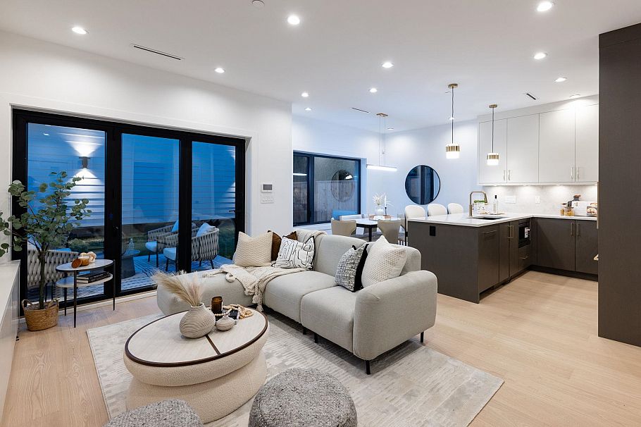 #2 1079 E 14th Avenue Vancouver, BC - 2