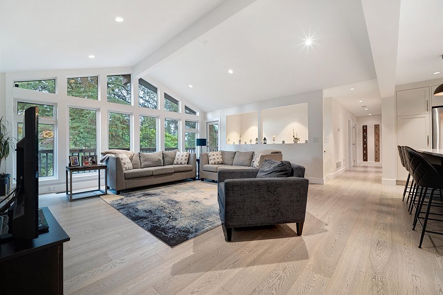 2488 Belloc Street North Vancouver, BC - 3