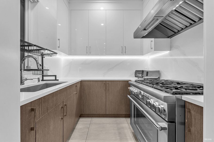 929 Canyon Boulevard North Vancouver, BC - 14