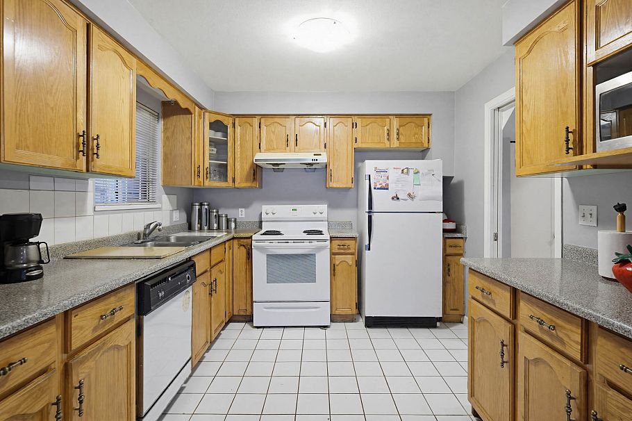 557 E 44th Avenue Vancouver, BC - 9