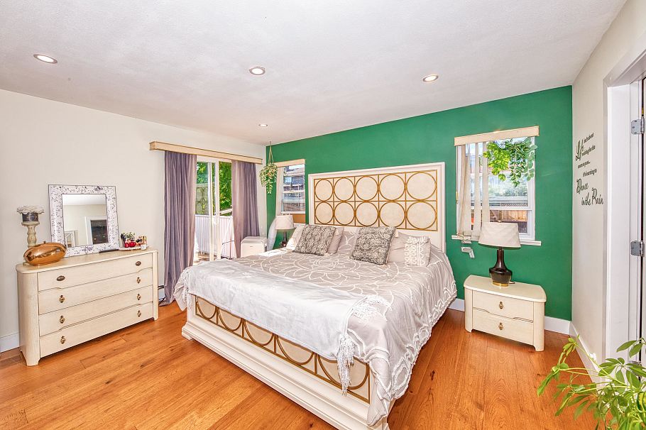 826 E 13th Street North Vancouver, BC - 21