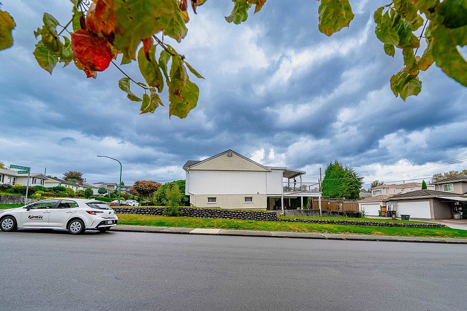 4277 Castlewood Crescent Burnaby, BC - 4