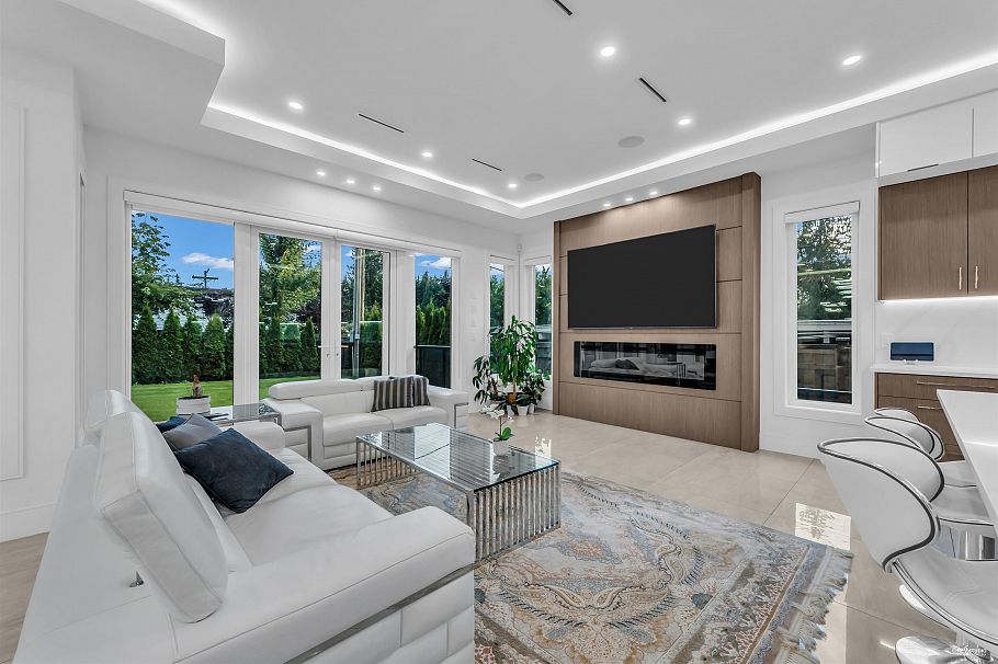 929 Canyon Boulevard North Vancouver, BC - 33