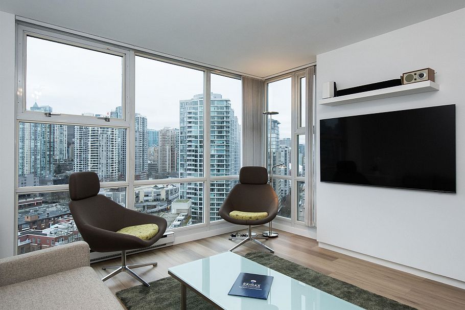 2105 193 Aquarius Mews Vancouver, BC - 4