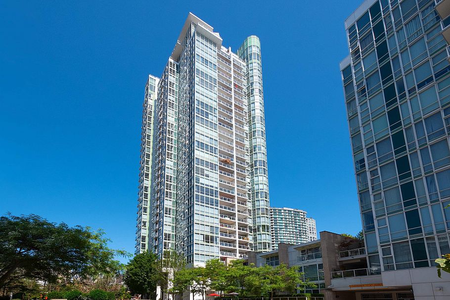 2105 193 Aquarius Mews Vancouver, BC - 24