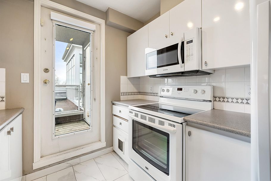 407 8460 Jellicoe Street Vancouver, BC - 5
