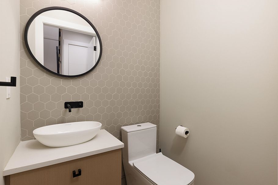 2939 W 15th Avenue Vancouver, BC - 18