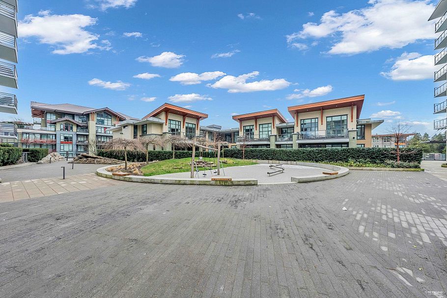 607 2780 Valley Centre Avenue North Vancouver, BC - 24