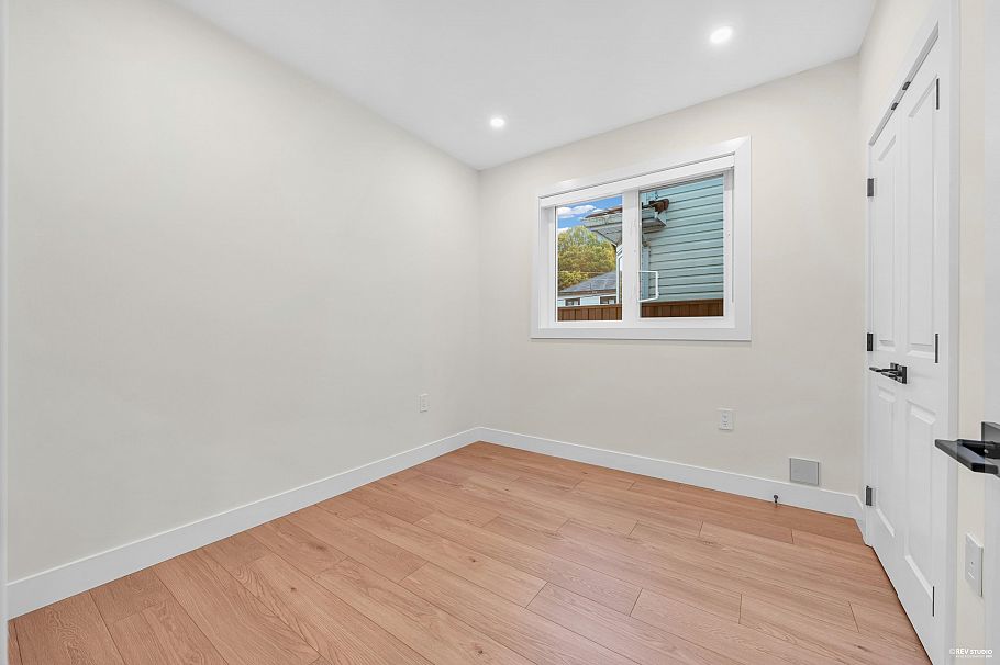 2 3090 Vanness Avenue Vancouver, BC - 17