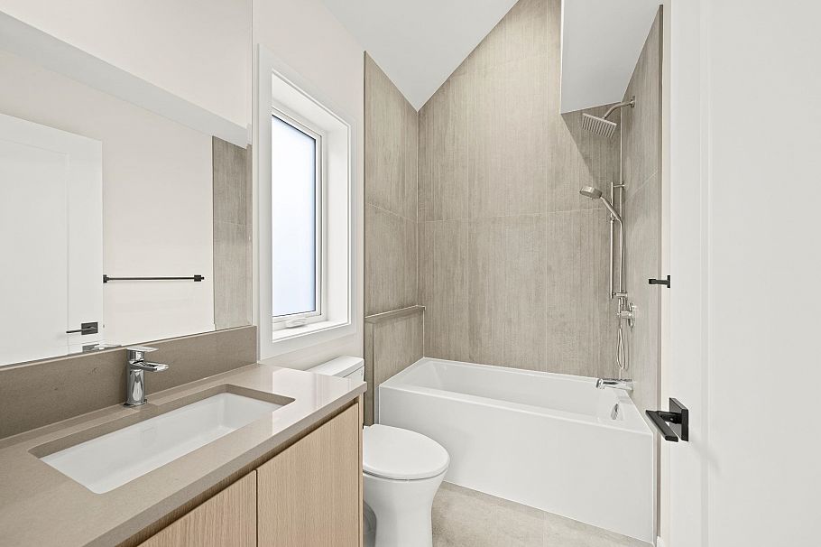 1 2091 E 20th Avenue Vancouver, BC - 22